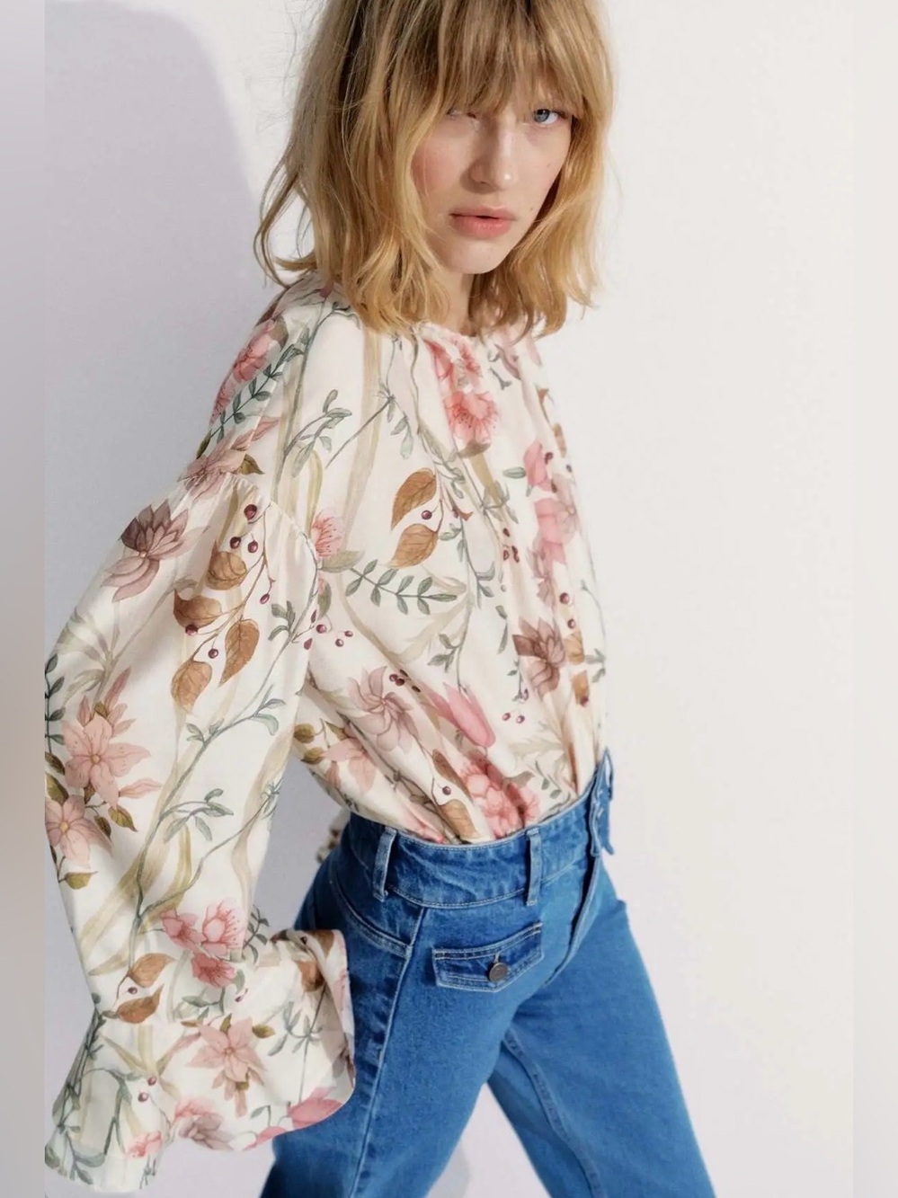 H&M Floral Peasant Blouse Medium Beige Boho Romantic Bell Sleeve Flounce Cuff